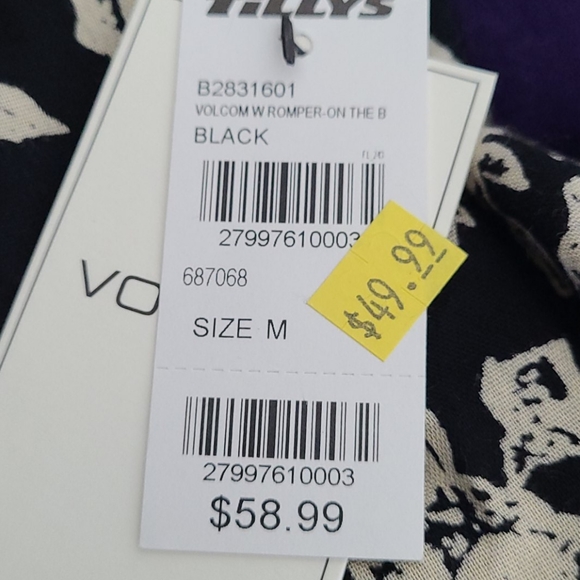 Volcom mini skort. - Picture 9 of 9